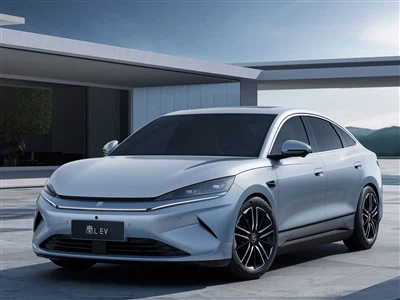 BYD lancerer en 'Model 3 Killer' EV i Kina til halv pris af Teslas mest-sælge...